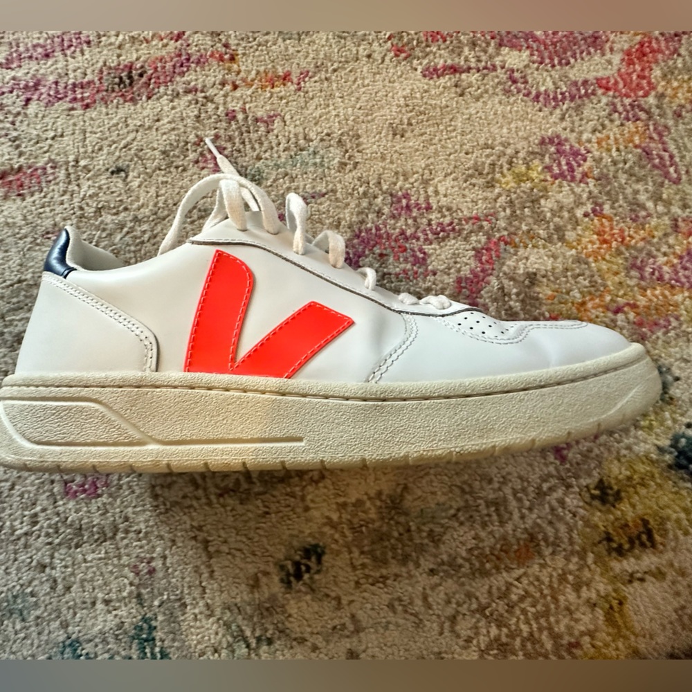 Veja V-10 Low-Top Leather Sneakers US 10 EU 43